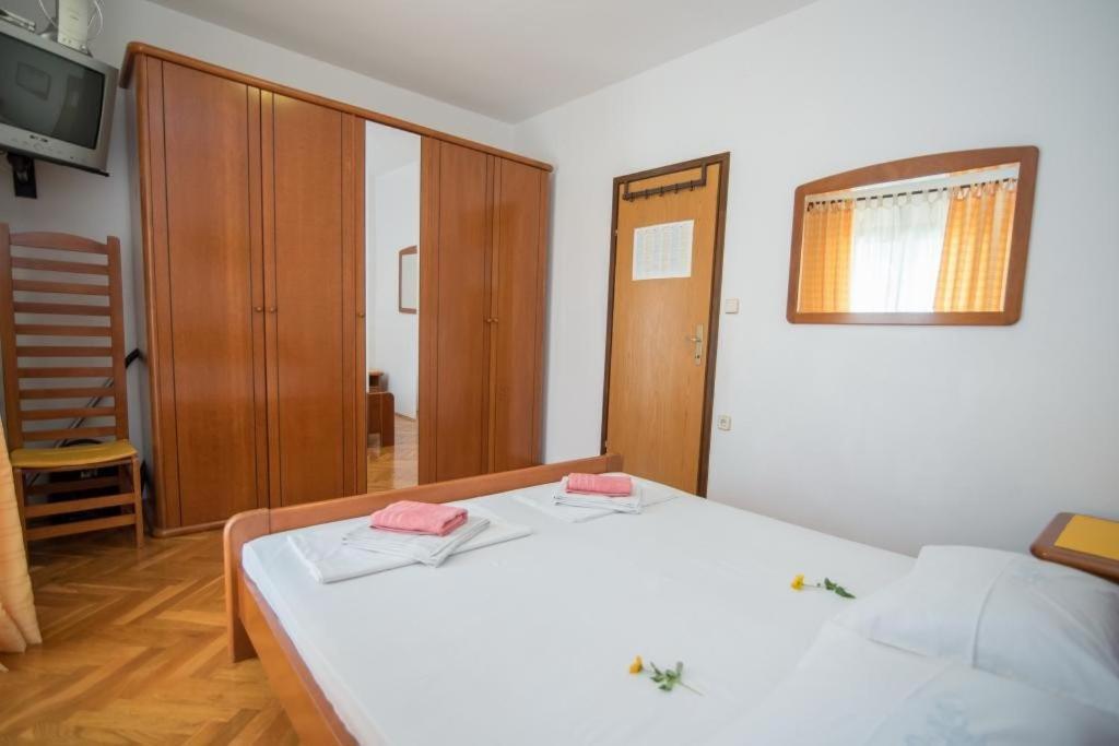 Apartments Natasa Supetar Exterior photo