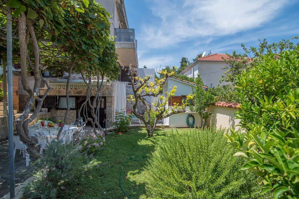 Apartments Natasa Supetar Exterior photo