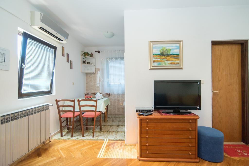 Apartments Natasa Supetar Exterior photo