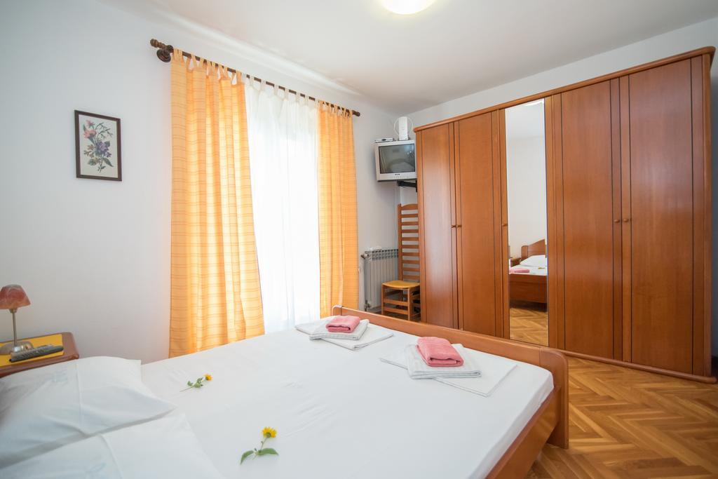 Apartments Natasa Supetar Exterior photo